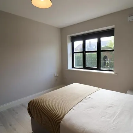 Charming 2-bed In Dublins Countryside