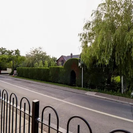 Charming 2-bed In Dublins Countryside