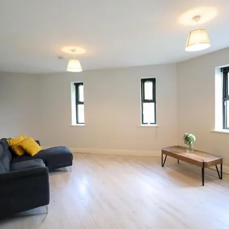 Charming 2-bed In Dublins Countryside 아파트 *